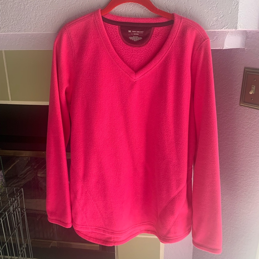 💕TEK GEAR TOP ( Large) V-Neck 💕